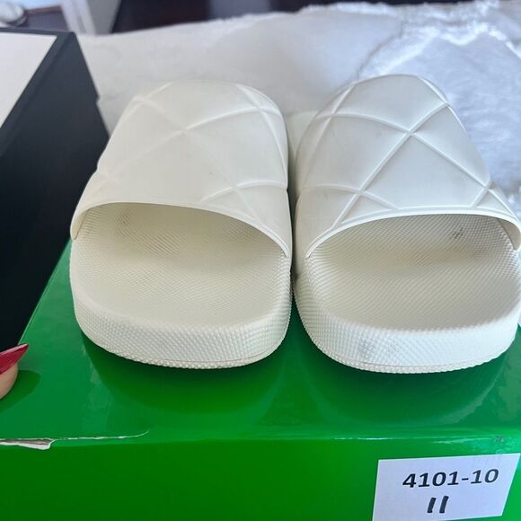 Bottega Veneta Matte Rubber Slides - Picture 2 of 5